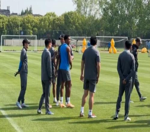 滬媒：李可依舊缺席申花訓練，米內羅單獨訓練能否出場存疑