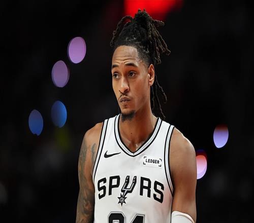 防守貢獻(xiàn)度相當(dāng)驚人，但馬刺強(qiáng)力投手的手感依然很不理想