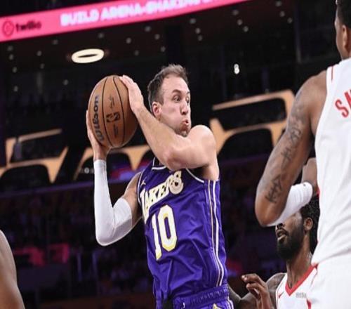 從30到32！湖人恥辱慘敗，詹姆斯25+7，里夫斯22分，艾頓18+17