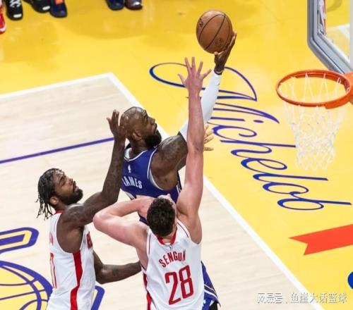 湖人兩大敗因出爐，詹姆斯錯(cuò)誤明顯！里夫斯有好有壞，斯瑪特該批