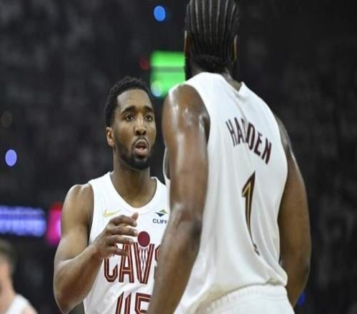 拉鋸戰(zhàn)！騎士落后12分一度反超：內(nèi)線又被打爆，哈登19分3助