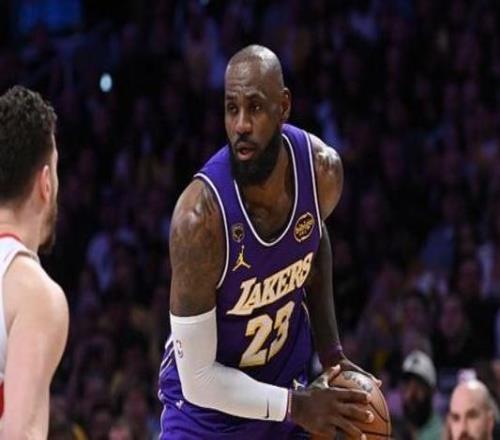 連續(xù)兩場(chǎng)錯(cuò)失賽點(diǎn)詹姆斯：我們沒(méi)有太多時(shí)間去糾結(jié)這件事