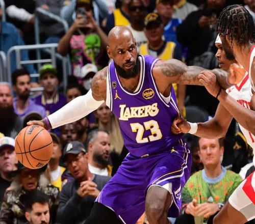 湖人再輸火箭！里夫斯的大合同懸了若被翻盤(pán)詹姆斯可能選擇退役