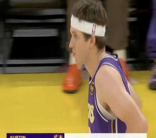 里夫斯時(shí)隔9場(chǎng)復(fù)出：半節(jié)8分率湖人首節(jié)領(lǐng)先7分秀超遠(yuǎn)三分