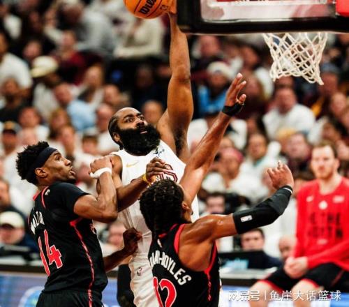 騎士存兩問(wèn)題，哈登難改老毛?。∶浊袪枂?wèn)題明顯，施羅德兩人立功