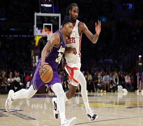 一次又一次的低級失誤，湖人后場大閘的狀態(tài)也在出現(xiàn)明顯的下滑