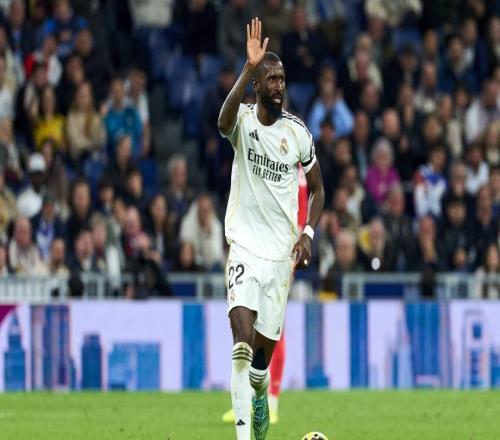 記者：呂迪格收到一份不錯的離隊報價，目前他正在認(rèn)真考慮中