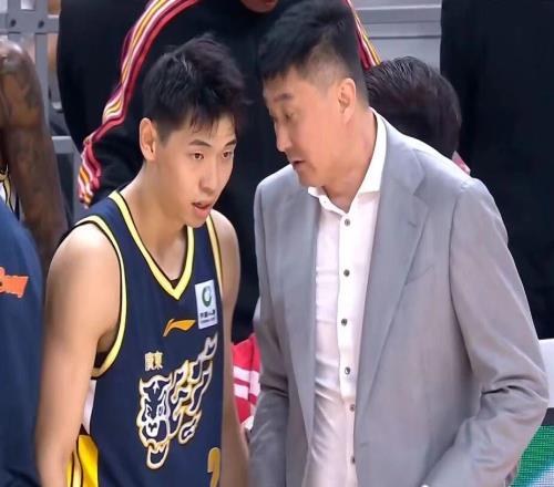CBA消息！國產(chǎn)主帥附加賽全敗，山西助教公開說5打8趙睿歸隊(duì)合練
