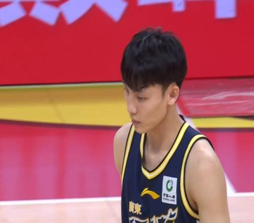 下賽季加盟廣東隊CBA“空間型內(nèi)線”打成大腿，將被多隊瘋搶！