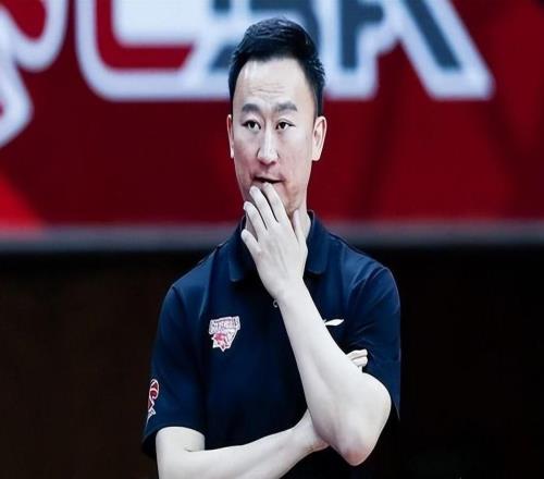 劉維偉的偏愛(ài)有多致命死保王奕博，青島季后賽首戰(zhàn)翻車(chē)