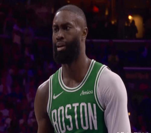 NBA季后1日戰(zhàn)報首個33來了18冠王又輸了東部第7爆發(fā)進搶七大戰(zhàn)
