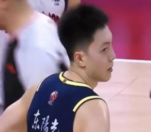 胡明軒21分廣東大勝?gòu)V州，晉級(jí)八強(qiáng)已是大概率