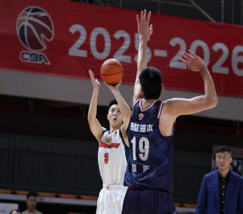 廣東大勝收獲兩大利好！內(nèi)外雙核狂砍45+18挑大梁，杜鋒盼來(lái)救星
