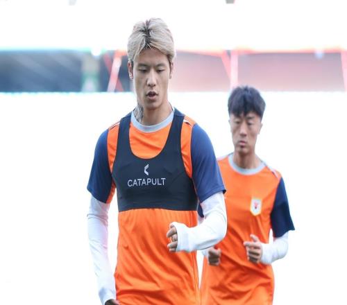 魯能兩位外援前鋒狀態(tài)低迷！球迷建議啟用本土黑馬，曾留洋巴西