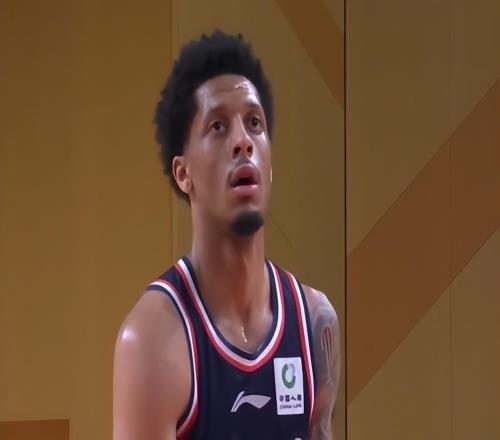 廣東21分狂勝廣州總分扳成11！胡明軒21+6+4徐昕4帽提前投降