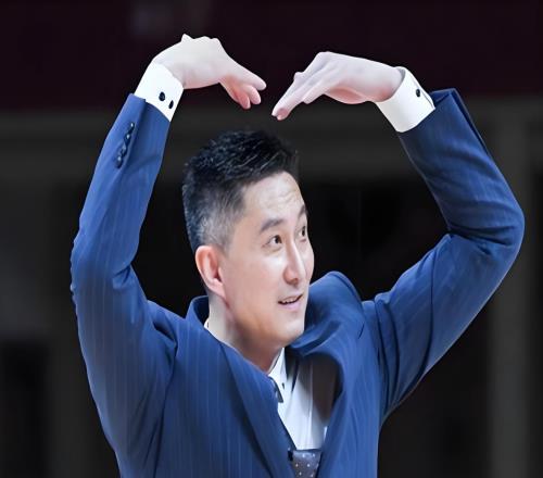 贏廣州21分！杜鋒中肯點(diǎn)評(píng)，指出了宏遠(yuǎn)贏球的4大原因