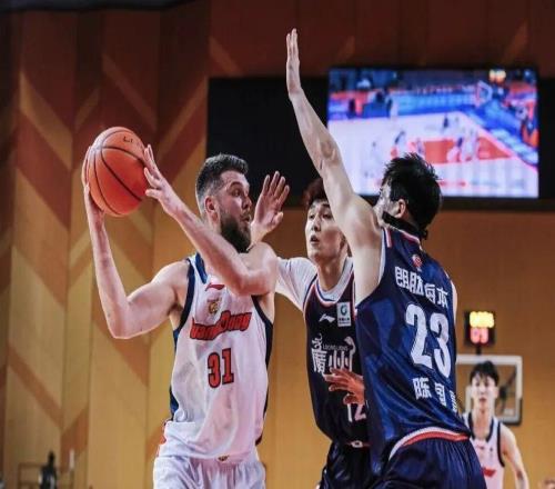 廣東男籃今日動(dòng)態(tài)更新！胡明軒夢(mèng)回巔峰，杜鋒深夜發(fā)言，雙大外陣容起奇效，麥考爾直接被棄用