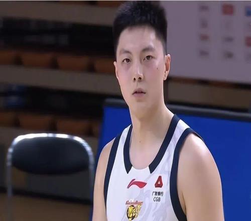 廣東男籃大勝廣州男籃！胡明軒強勢發(fā)揮，杜鋒指導完美調(diào)整迎來救贖，回主場勝率大增