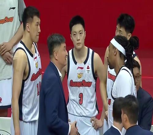 廣東男籃大勝?gòu)V州，胡明軒重返巔峰山東大勝遼寧，兩大變化明顯