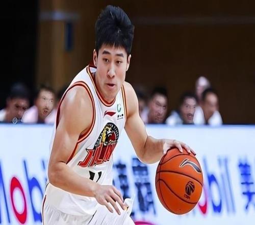 連續(xù)3年無緣季后賽，孫軍拼盡全力，姜偉澤卻要走