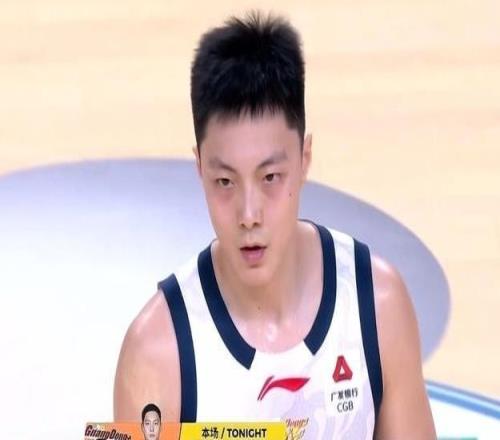 杜鋒明智變陣！麥考爾首節(jié)3中0+2失誤遭棄用雙外援34+23統(tǒng)治禁區(qū)
