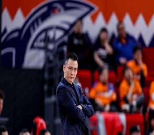 上海男籃4分惜??！結(jié)束23連勝，洛夫頓正式回歸，沖擊總冠軍