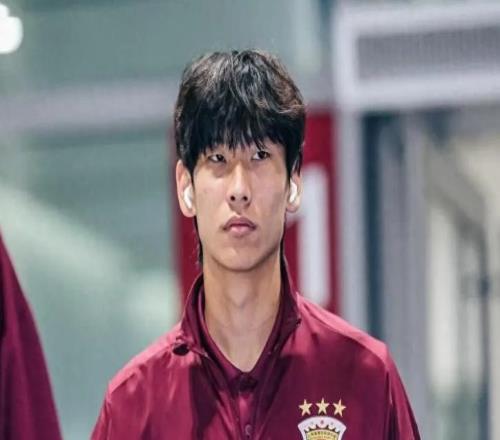 墮落！中國男足21歲天才表現(xiàn)失常，關(guān)鍵期難堪重用，邵佳一失望了