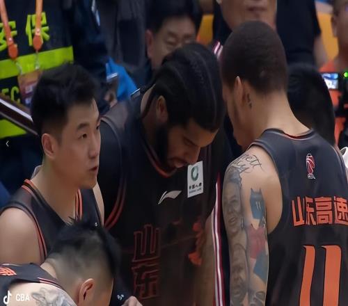 山東男籃大勝遼寧晉級八強(qiáng)，高詩巖11+8+8陳林堅18分，趙繼偉低迷