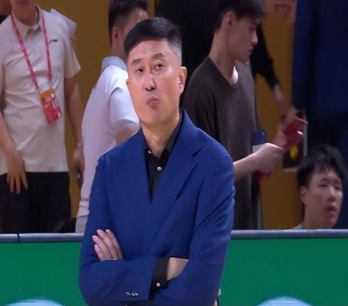廣東拒爆冷連贏兩場(chǎng)晉級(jí)！胡明軒下半場(chǎng)13+3成奇兵京粵大戰(zhàn)來了