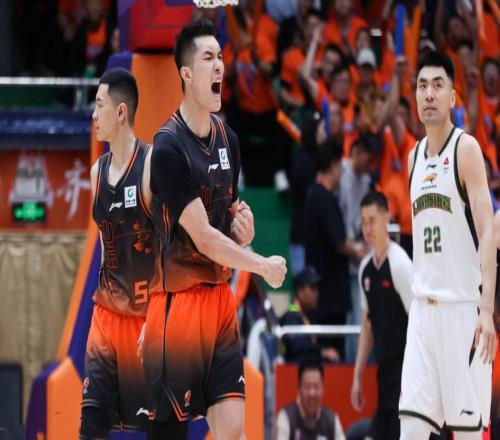 楊鳴傷感道歉！CBA12進8關鍵戰(zhàn)：遼籃慘敗山東，21年老將動情退役