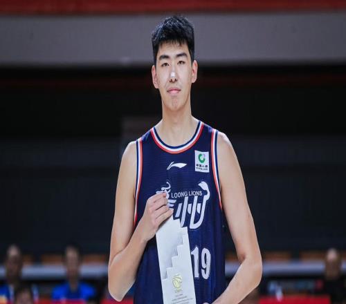 恭喜！中國男籃22歲2米26中鋒下周赴美：3所NCAA名校相中他