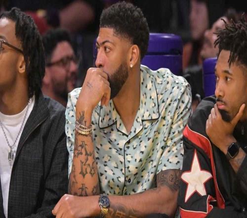 多NBA內(nèi)部人士暗示戴維斯可能在未出戰(zhàn)一場比賽情況下，就被交易