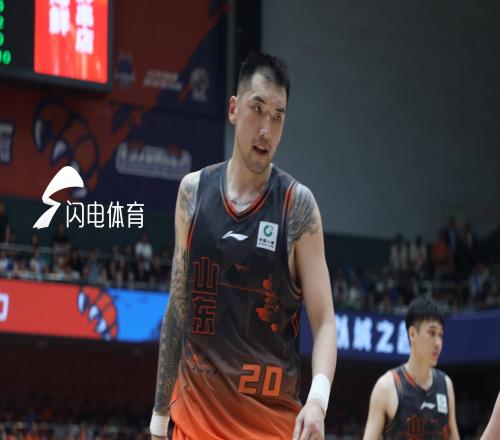 山東高速男籃晉級季后賽八強，高詩巖動情表示：不想讓陶漢林那么早退役