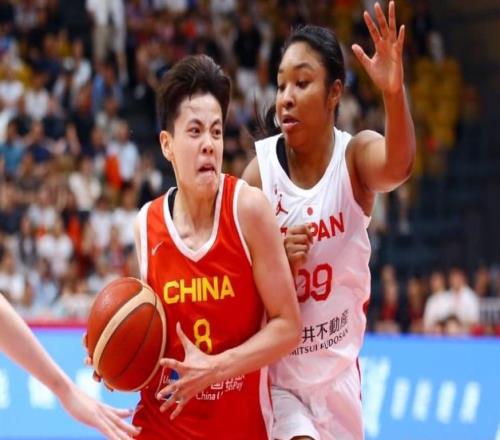 38投23中狂轟64分！女籃新一姐兩戰(zhàn)殺紅眼：宮魯鳴該重用她了