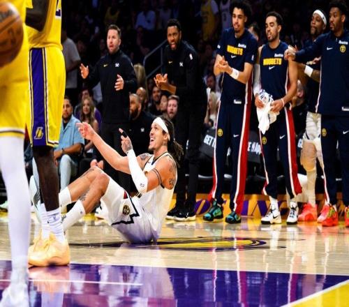 NBA傳聞：湖人、太陽、凱爾特人或?qū)⒆分鸢⒙「甑? />
<div   id=