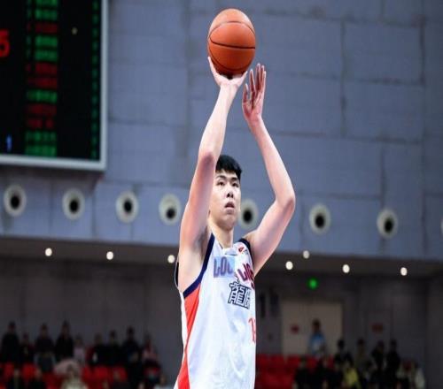 徐昕下周赴美：除NBA5隊(duì)邀請(qǐng)?jiān)囉?xùn)NCAA多名校關(guān)注今年亞軍在列