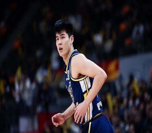 廣東男籃出發(fā)北京！陳家政、黃明依隨隊(duì)，杜鋒或調(diào)整12人大名單