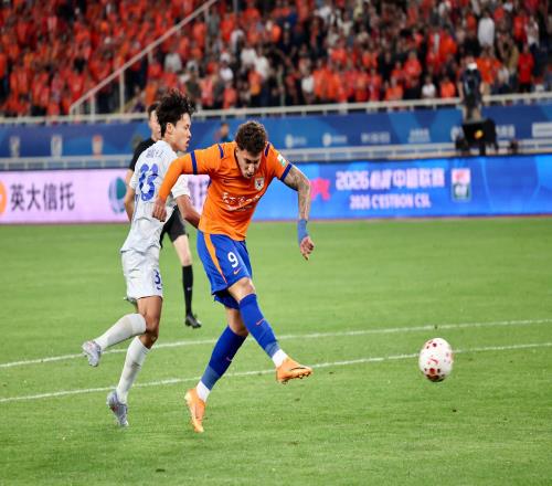 山東泰山4球大勝上海申花，卡扎伊什維利無私助克雷桑戴帽