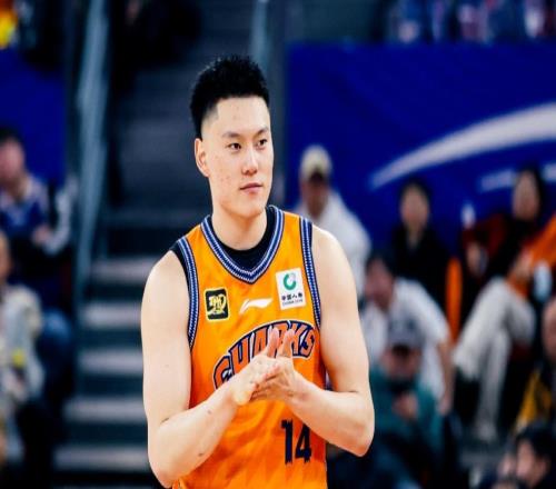 CBA季后赛！上海男篮vs山东男篮，赛前带来上海男篮张镇麟、李弘权、王哲林以及山东男篮高诗岩最新消息
