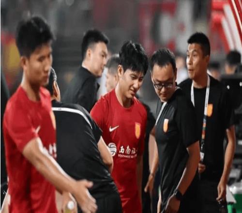 從01到11！黑馬繼續(xù)狂飆：10戰(zhàn)僅1敗+防守獨一檔，穩(wěn)居中超第二