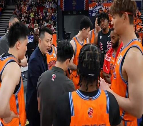 上海男籃險(xiǎn)勝山東，張鎮(zhèn)麟14分王哲林低迷高詩巖15+6陶漢林12+10