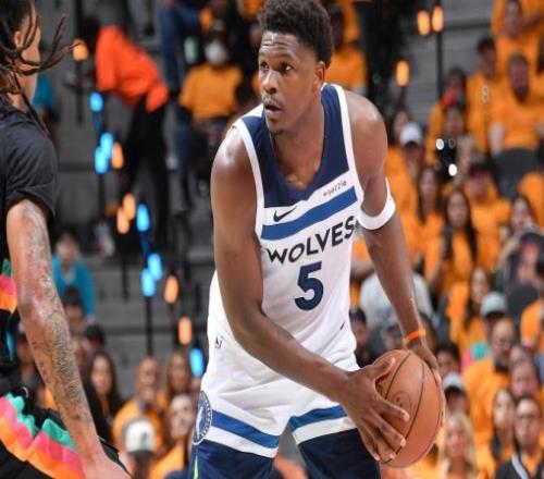 NBA官方贊永遠(yuǎn)可以相信他！華子火線復(fù)出18分決戰(zhàn)半節(jié)11分救主