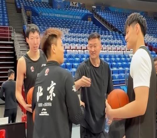 杜鋒：北京投出56%三分命中率我們只有32%稍微好一點(diǎn)效果就不一樣