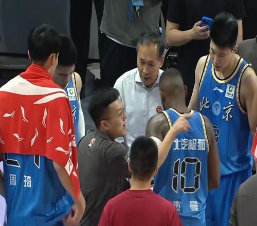 北京男籃8分力克廣東，曾凡博23分周琦5+11，胡明軒13+5徐杰13+4
