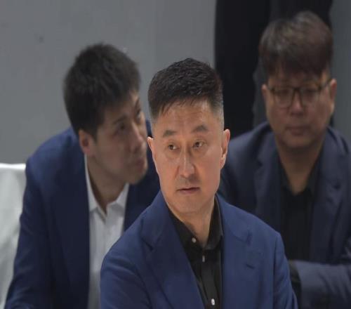 完全不尊重天賦！廣東隊(duì)鋒線被曾凡博打爆了，杜鋒拒用黃明依！