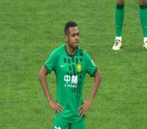 上邊鋒換后衛(wèi)，蒙哥馬利踢攻勢(shì)足球柏楊改位置國(guó)安遇殘陣海港