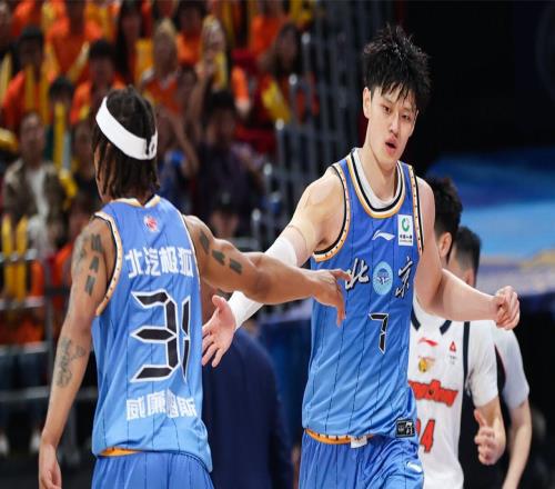 淚目！中國男籃23歲2米06王牌372天復活：轟23分+5記三分沖冠