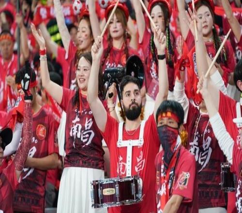 足球是最好的流量入口，五一假期全國超156萬人次觀賽，場均12224人！