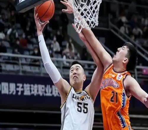 陶漢林拼到腿軟！山東雖敗猶榮，上海內線優(yōu)勢成取勝關鍵