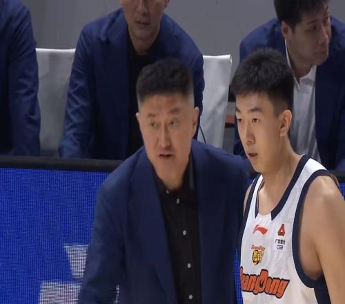 杜潤旺保底還能打5年！廣東隊(duì)鋒線群慘遭蹂躪，連球迷都破防了！